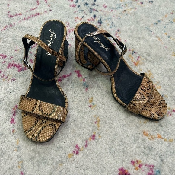 Free People Liv Block Heel Sandals in Taupe Snake sz 9 - Picture 2 of 5